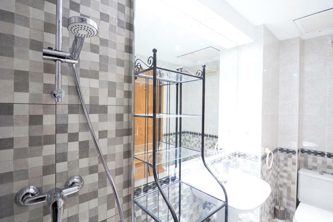 Royal Palace Boutique Apartment Madrid Bagian luar foto